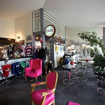 L'escadrille Hotel Mérignac